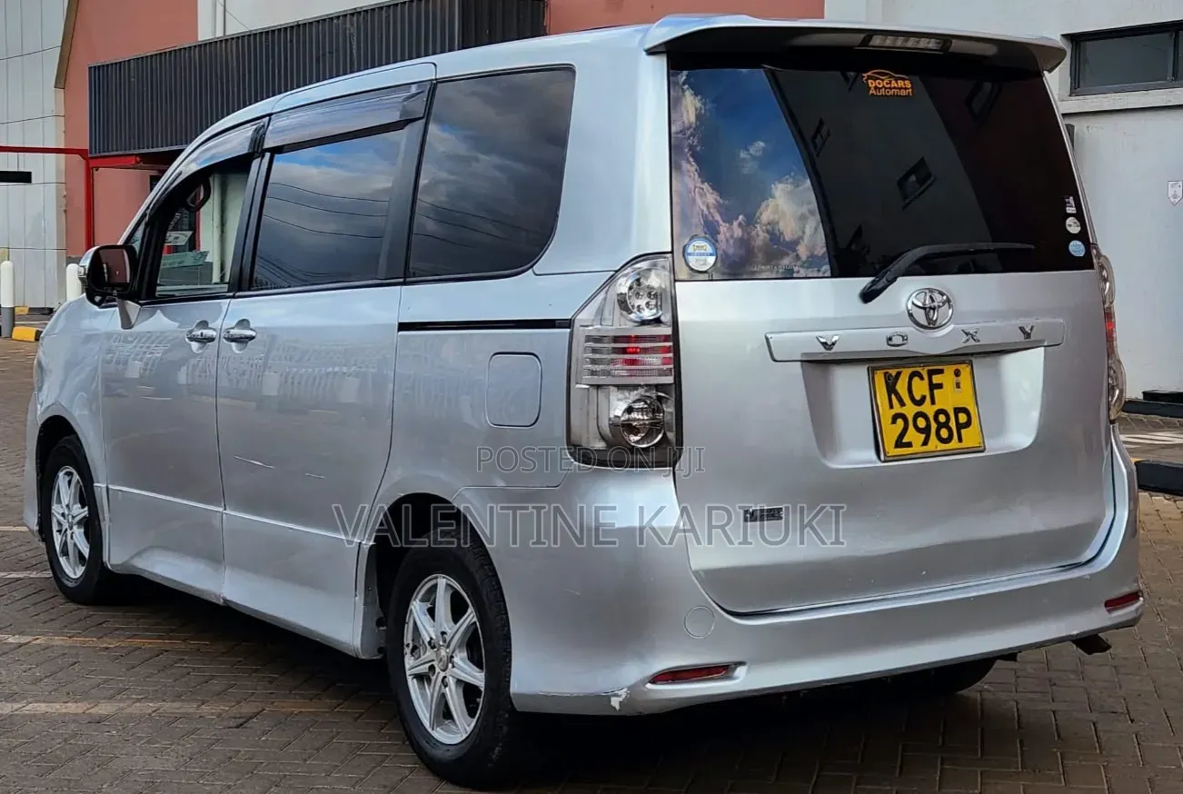 Toyota Voxy 2008 Silver