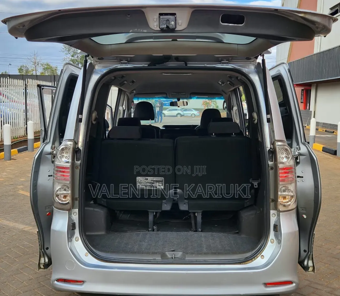 Toyota Voxy 2008 Silver