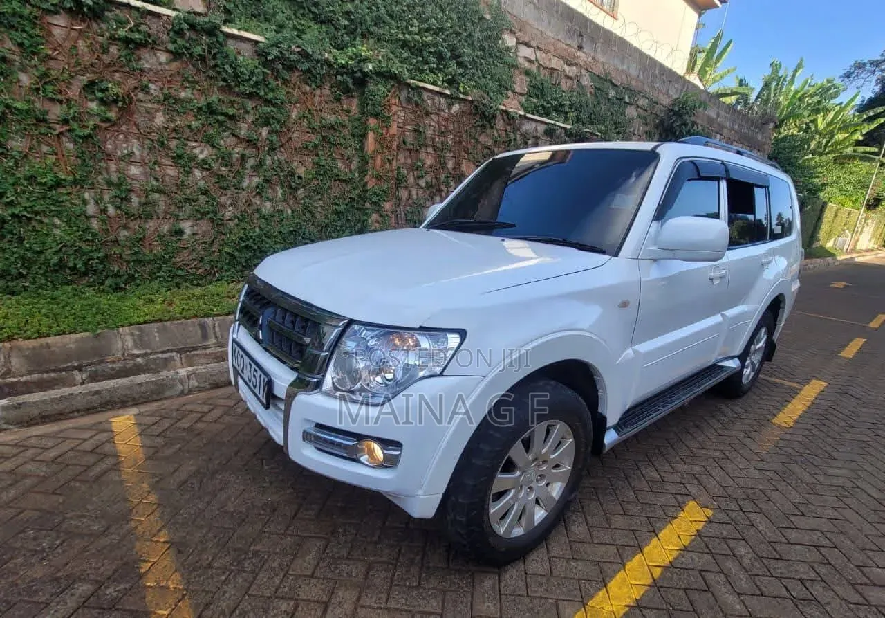 Mitsubishi Pajero 3.2 Di-Dc GLS 2011 White