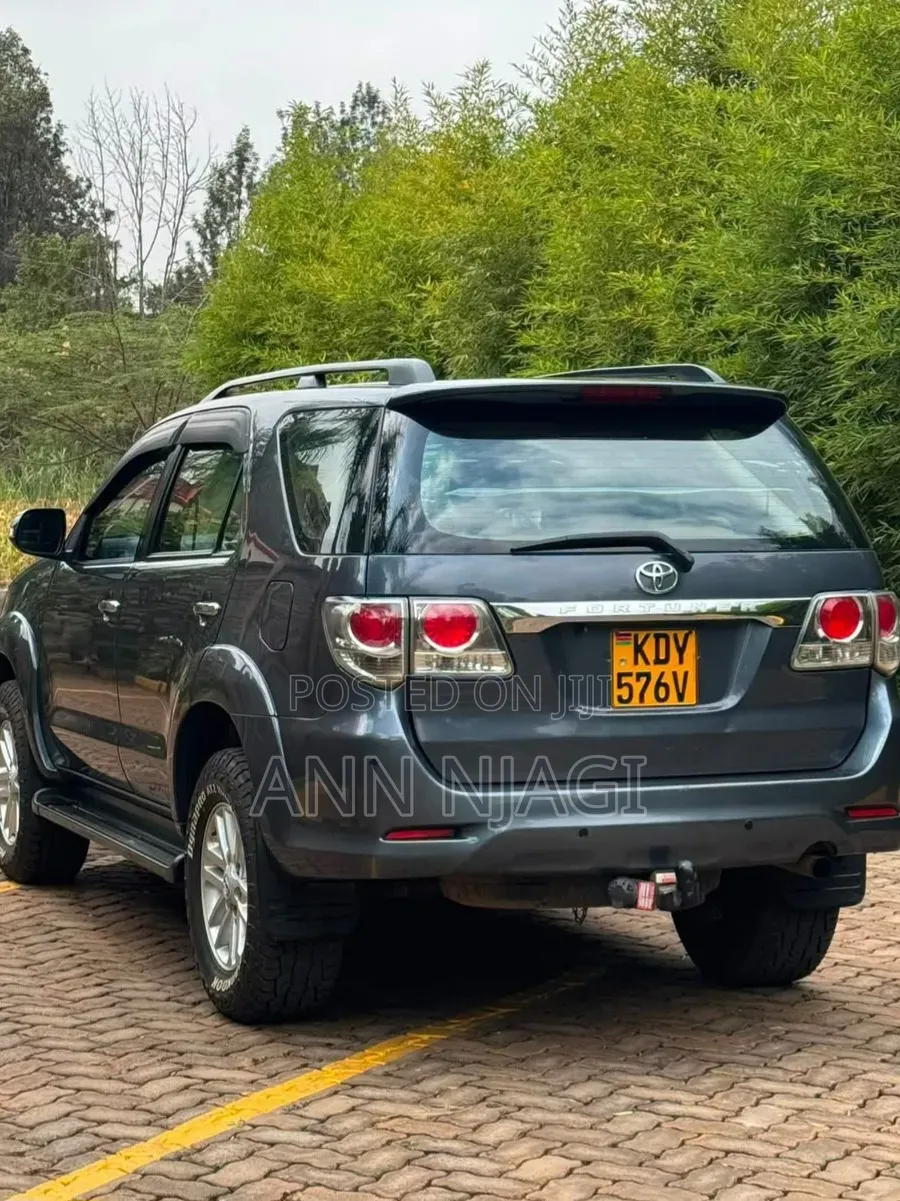 Toyota Fortuner 2013 Blue
