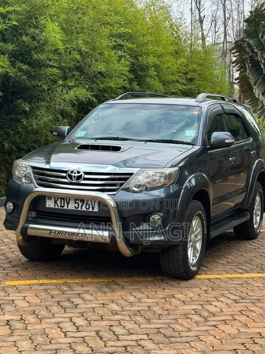 Toyota Fortuner 2013 Blue