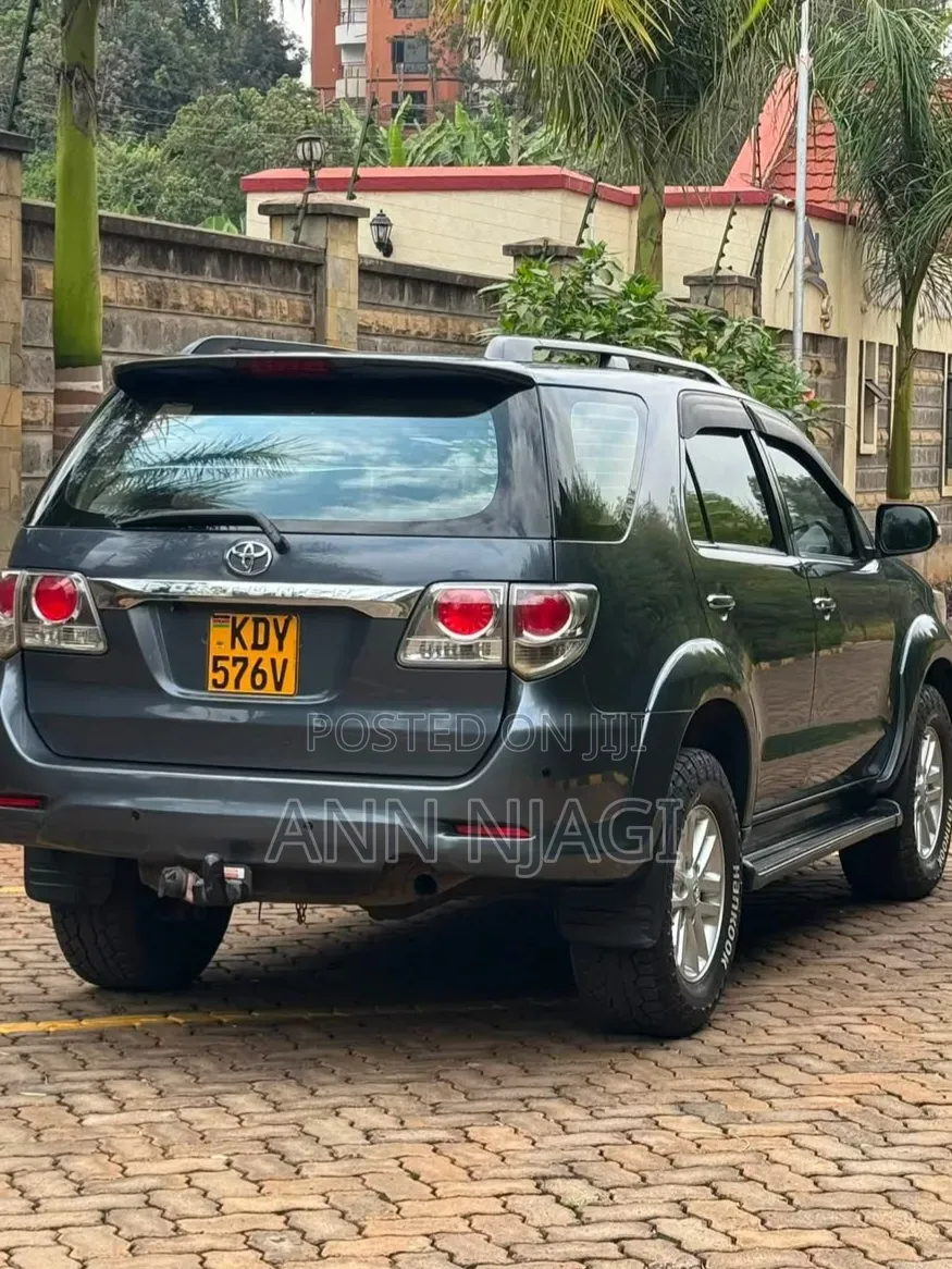 Toyota Fortuner 2013 Blue
