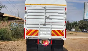 Isuzu NMR 2014 White