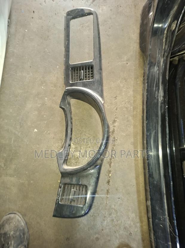 Toyota Wish Console - thumbnail 2