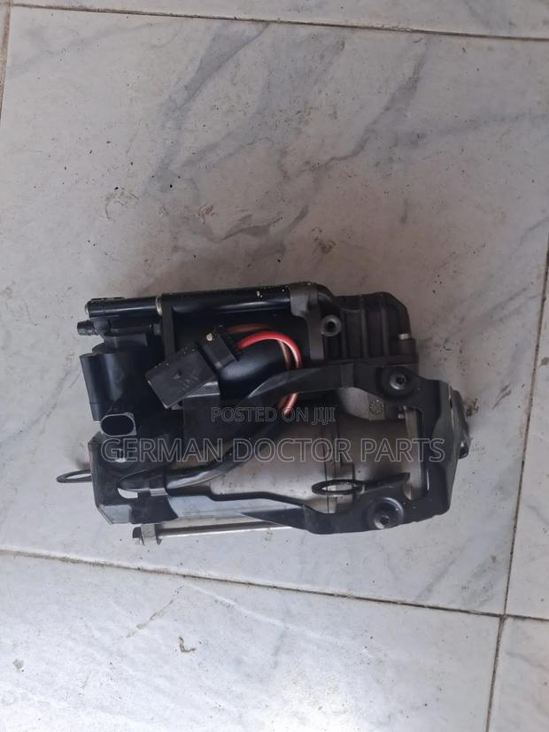 W221 Airmatic Pump - main view