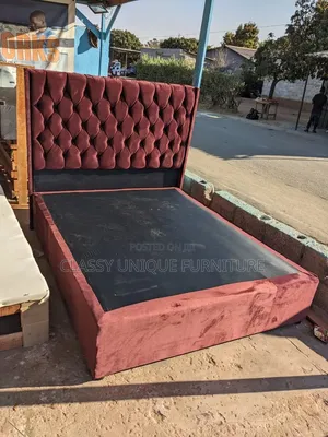 5x6 Tufted Bed