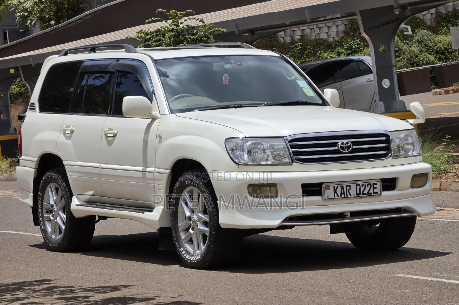 Toyota Land Cruiser 1999 White