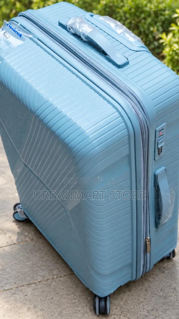  at 3600 Unbreakable Rubber Suitcase 68cm With Spinning Wheels - main view