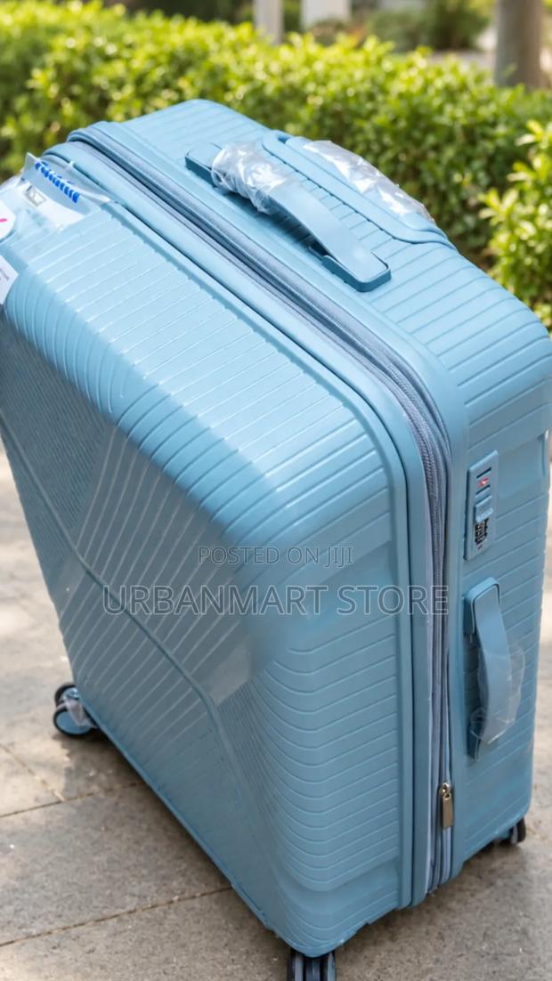  at 3600 Unbreakable Rubber Suitcase 68cm With Spinning Wheels - thumbnail 2
