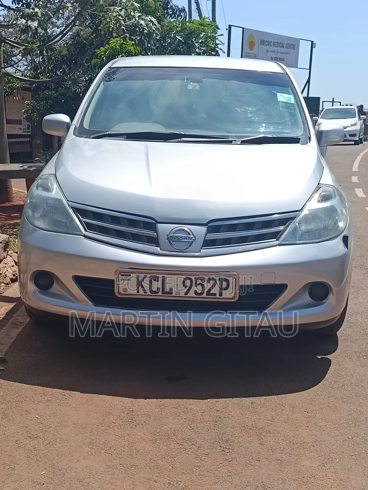 Nissan Tiida 2010 Silver