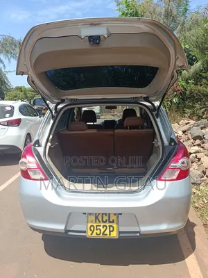 Nissan Tiida 2010 Silver