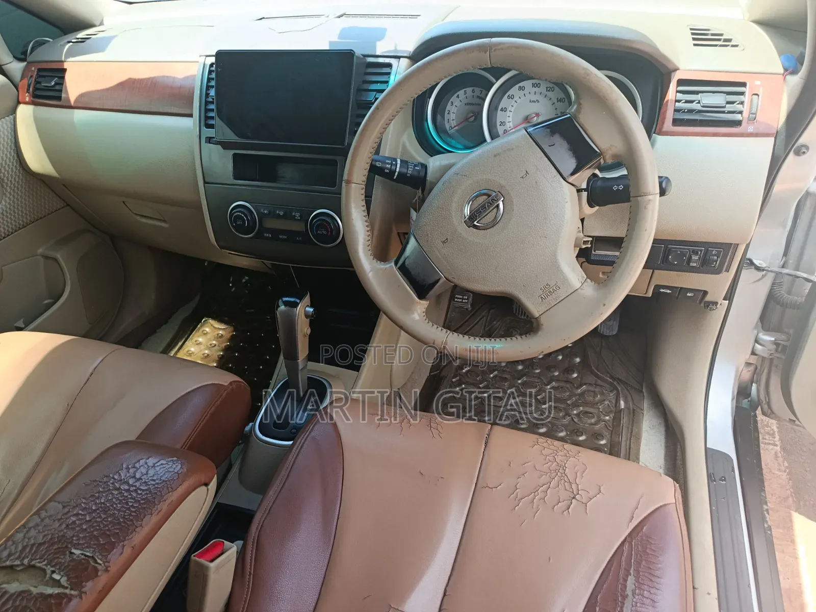 Nissan Tiida 2010 Silver