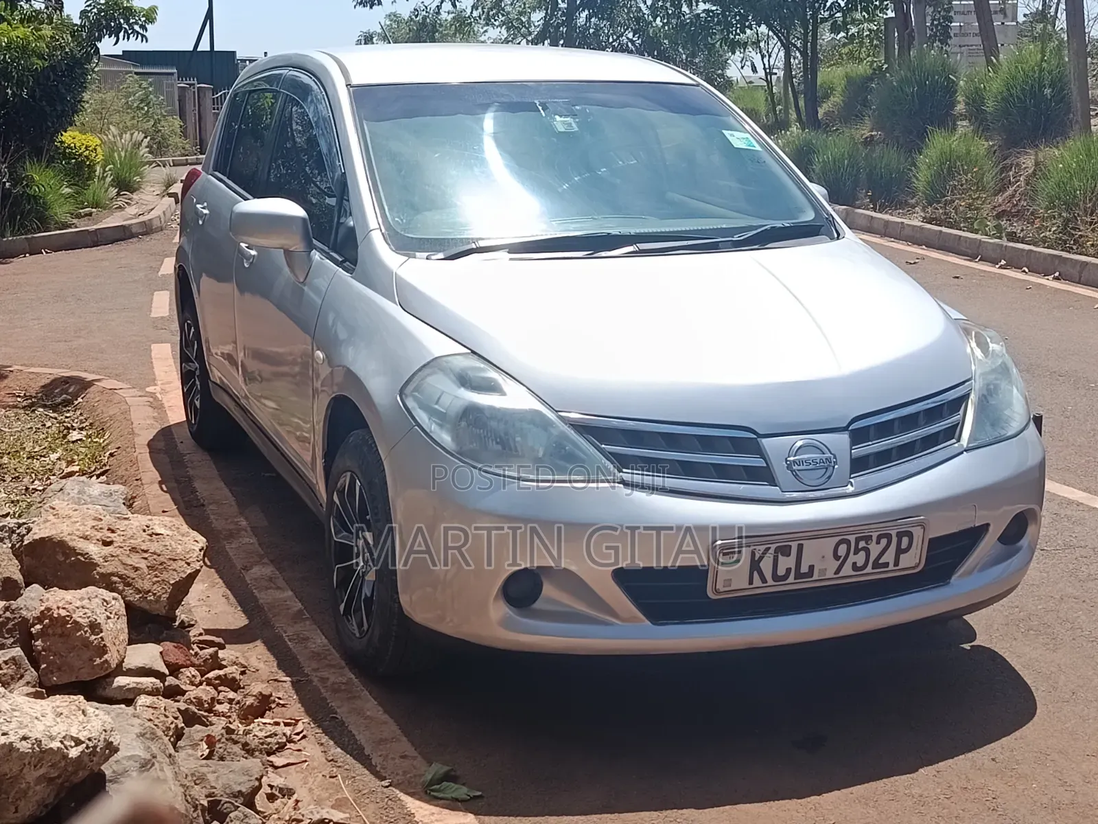 Nissan Tiida 2010 Silver