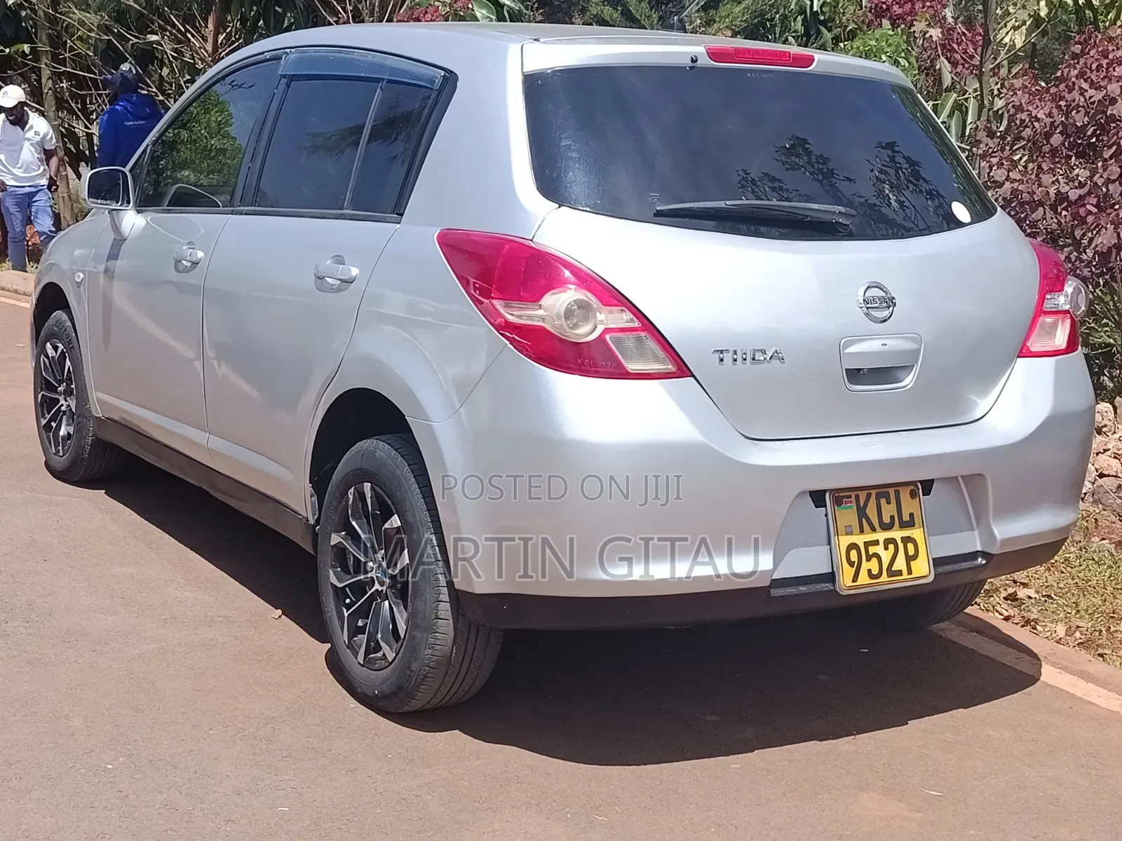 Nissan Tiida 2010 Silver