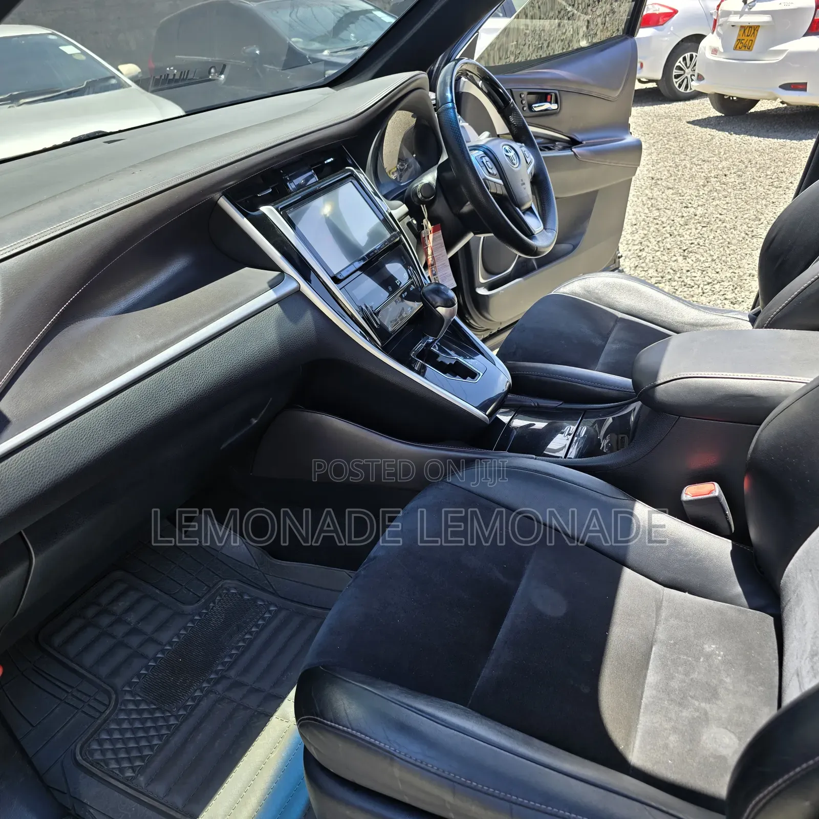 Toyota Harrier 2.0 2015 Black
