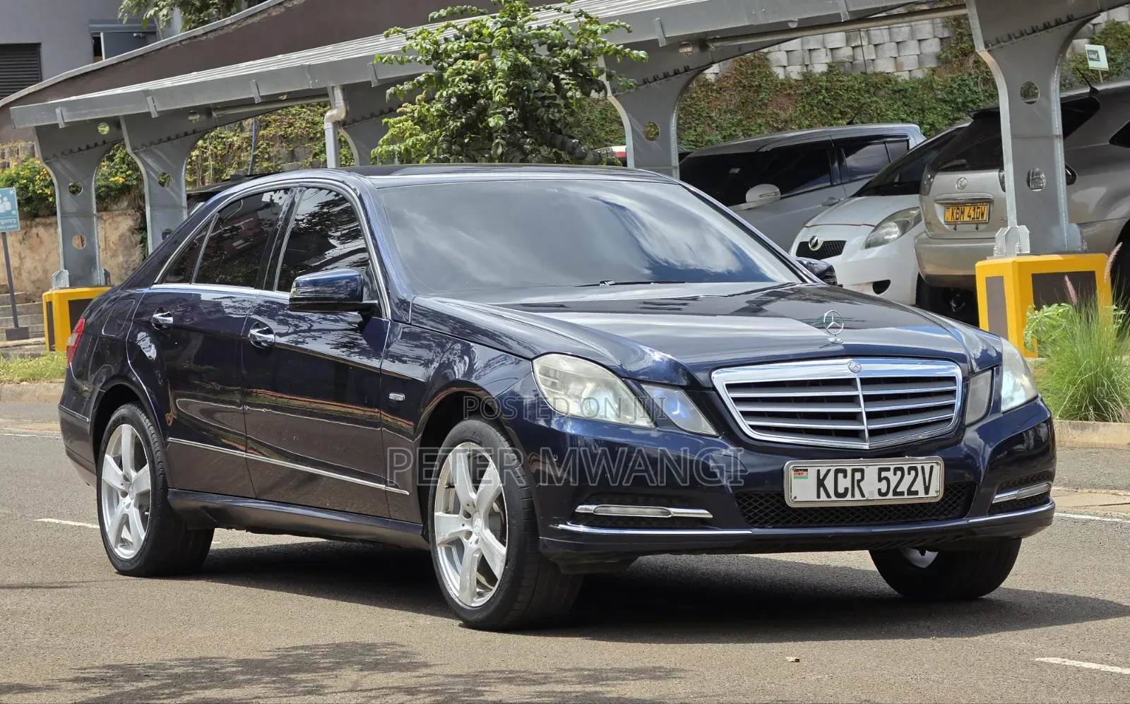 Mercedes-Benz E200 2012 Blue