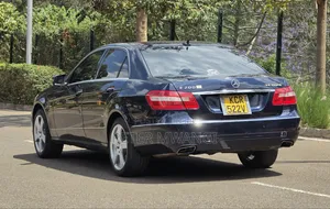 Mercedes-Benz E200 2012 Blue
