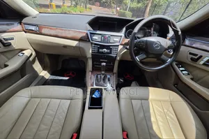 Mercedes-Benz E200 2012 Blue
