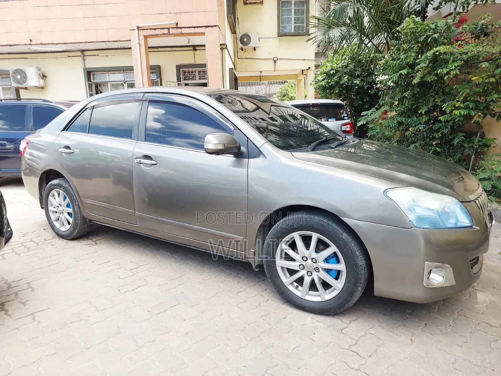 Toyota Premio 2013 Gold
