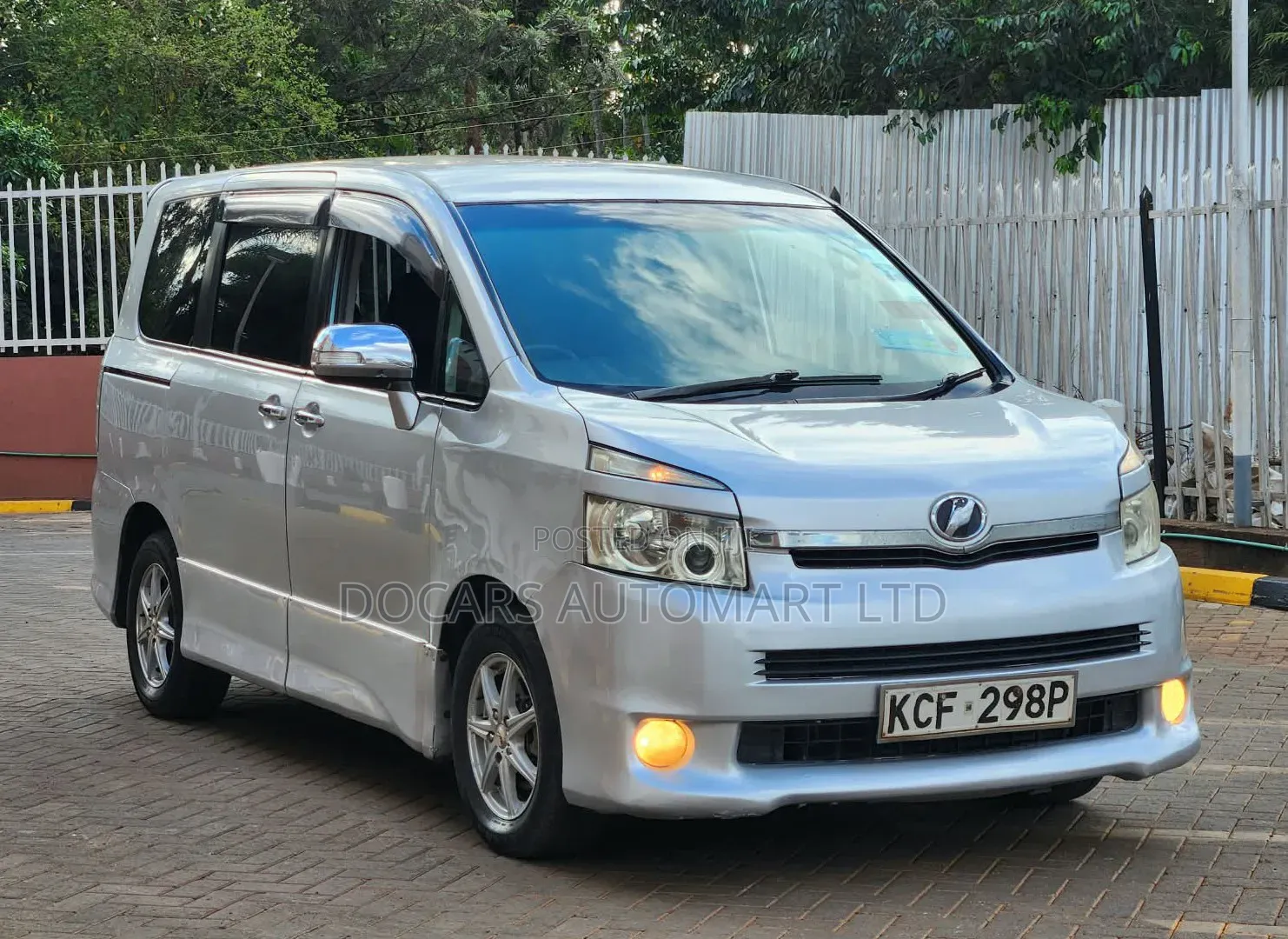 Toyota Voxy 2008 Silver