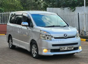 Toyota Voxy 2008 Silver