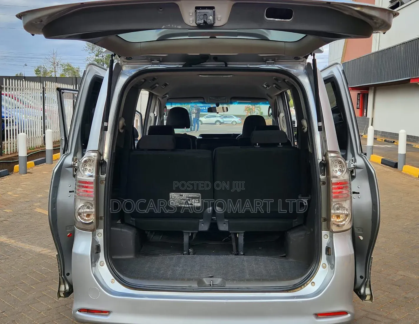 Toyota Voxy 2008 Silver