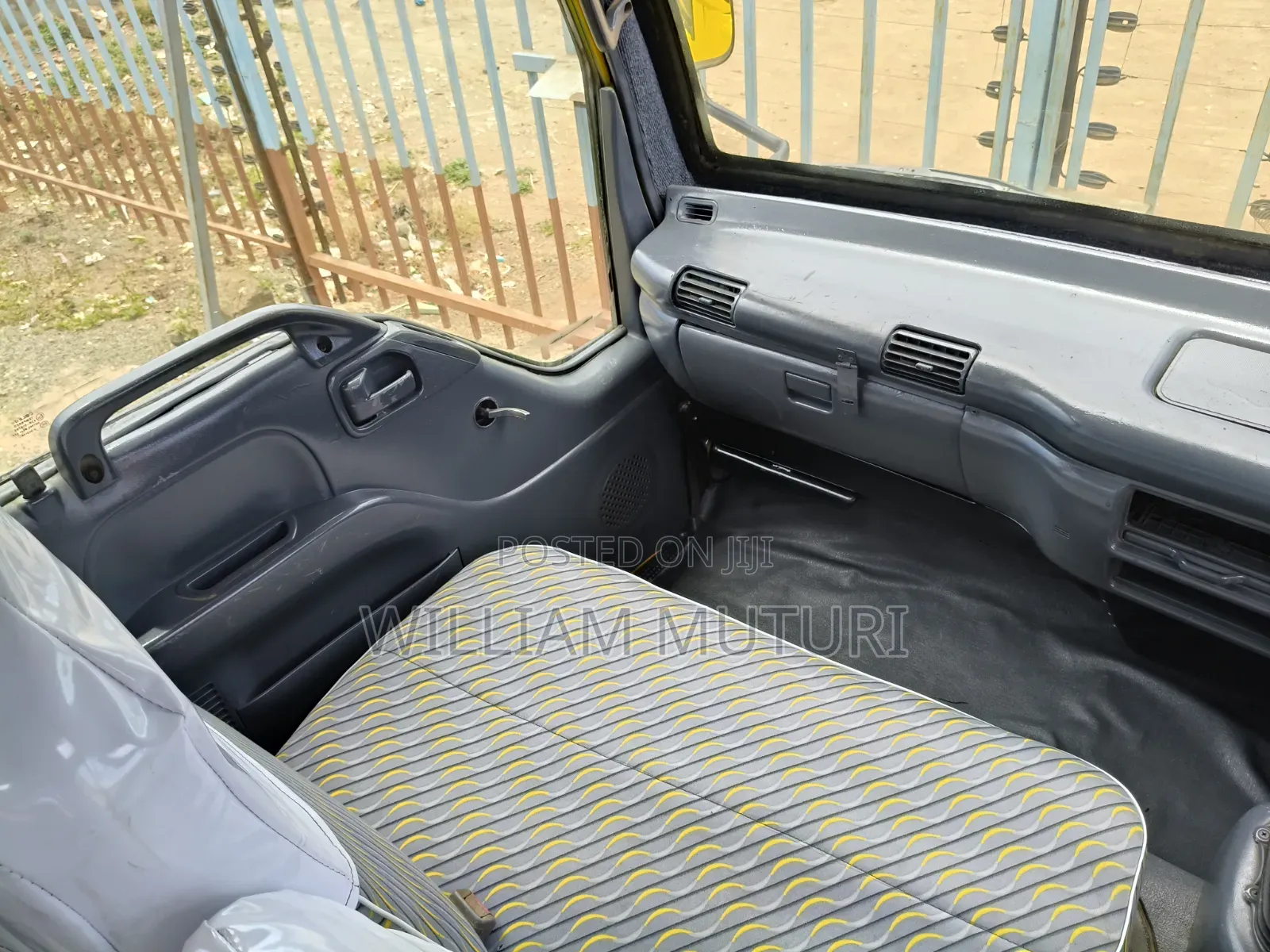 Isuzu NQR 2016 Yellow
