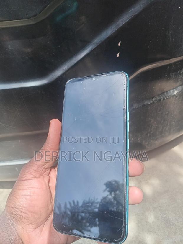 Tecno Spark 8C 64 GB Blue - thumbnail 3