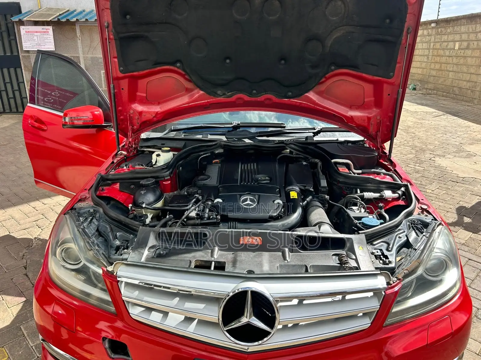 Mercedes-Benz C200 2012 Red