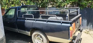 Nissan Pick-Up 1999 Blue