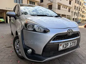 Toyota Sienta 2016 Silver