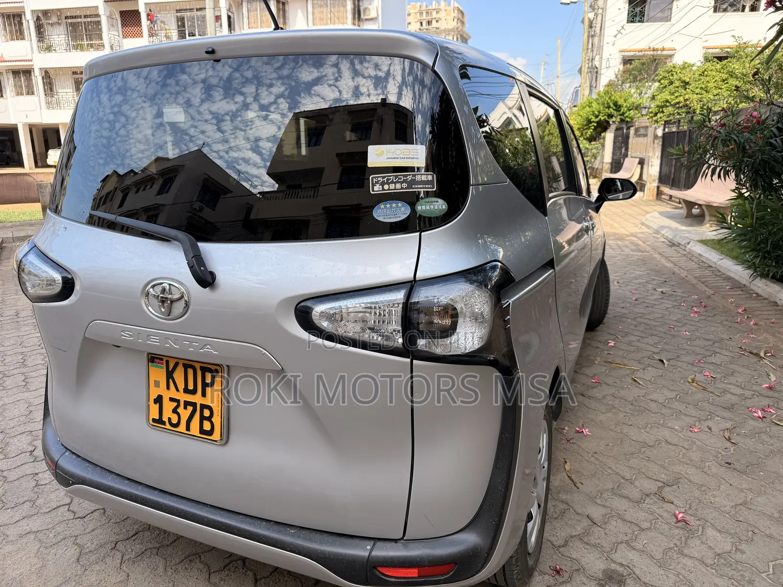 Toyota Sienta 2016 Silver