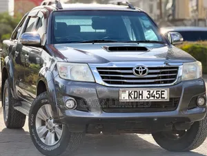 Toyota Hilux 2015 Gray
