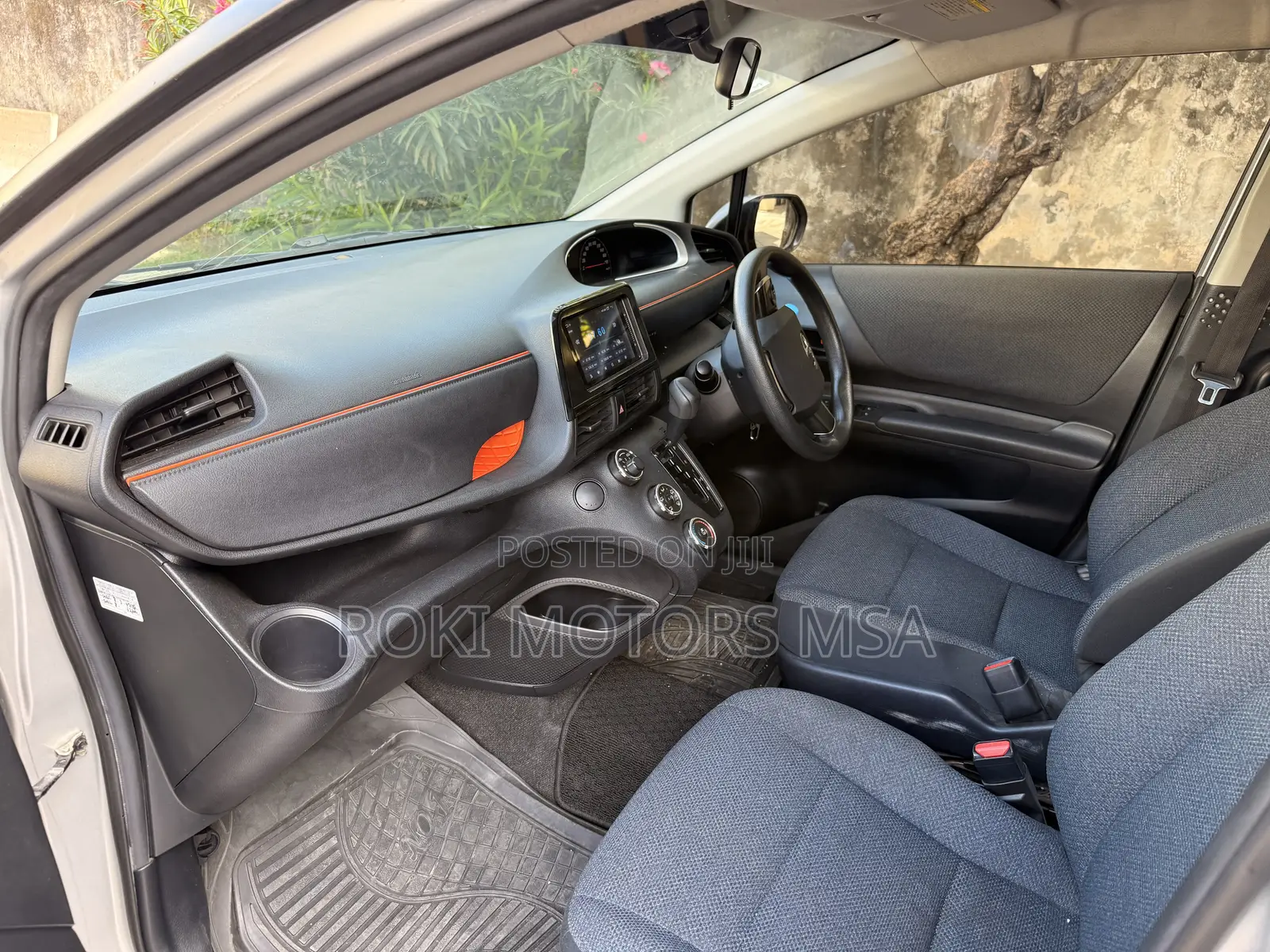 Toyota Sienta 2016 Silver