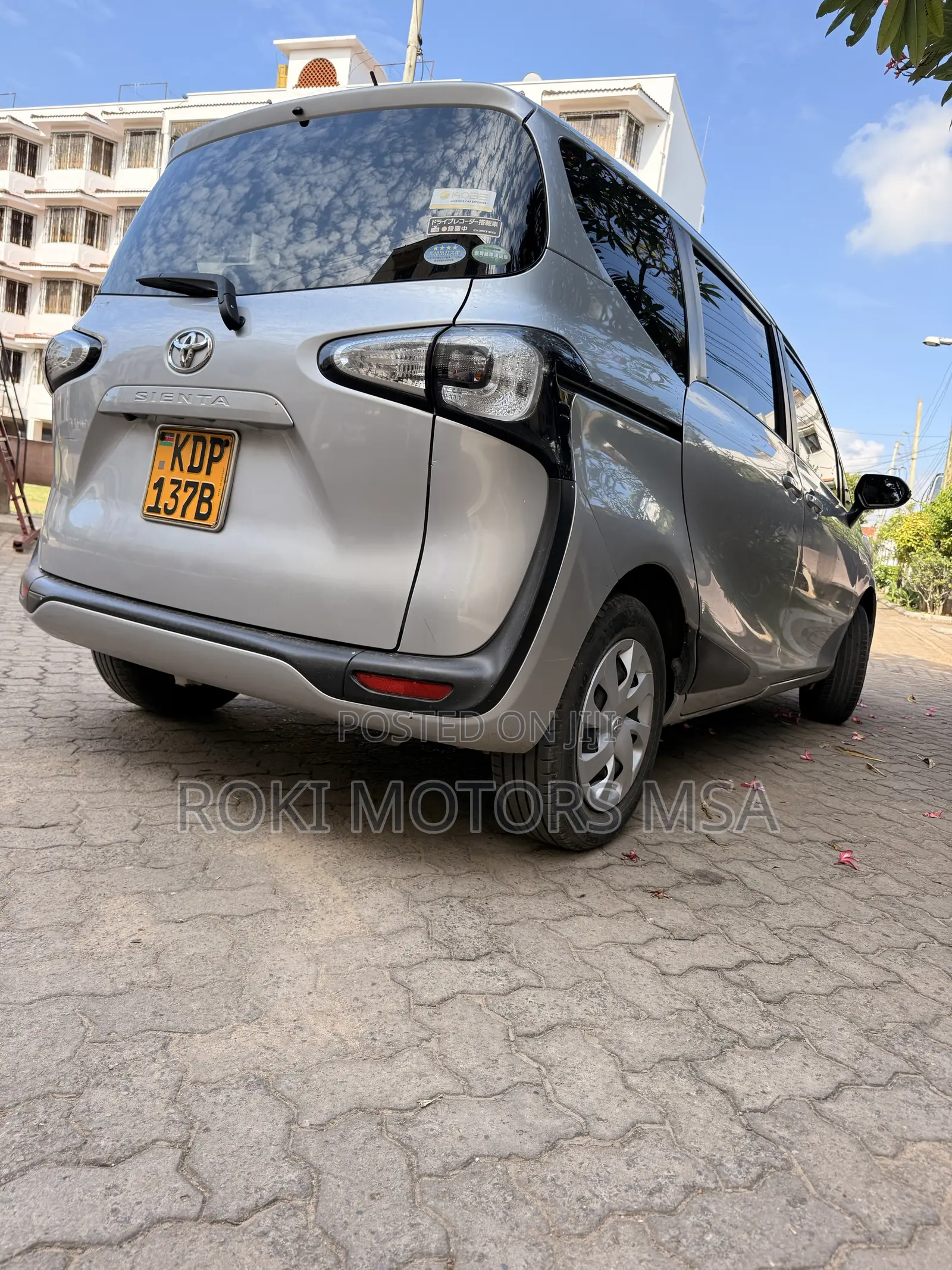 Toyota Sienta 2016 Silver