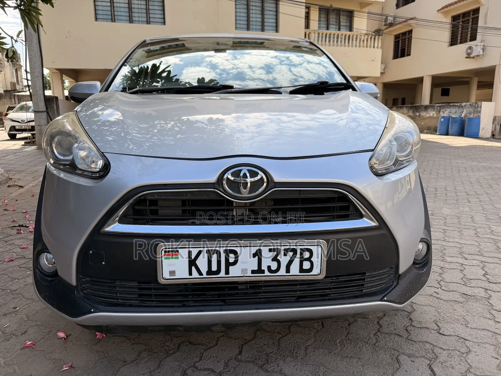 Toyota Sienta 2016 Silver