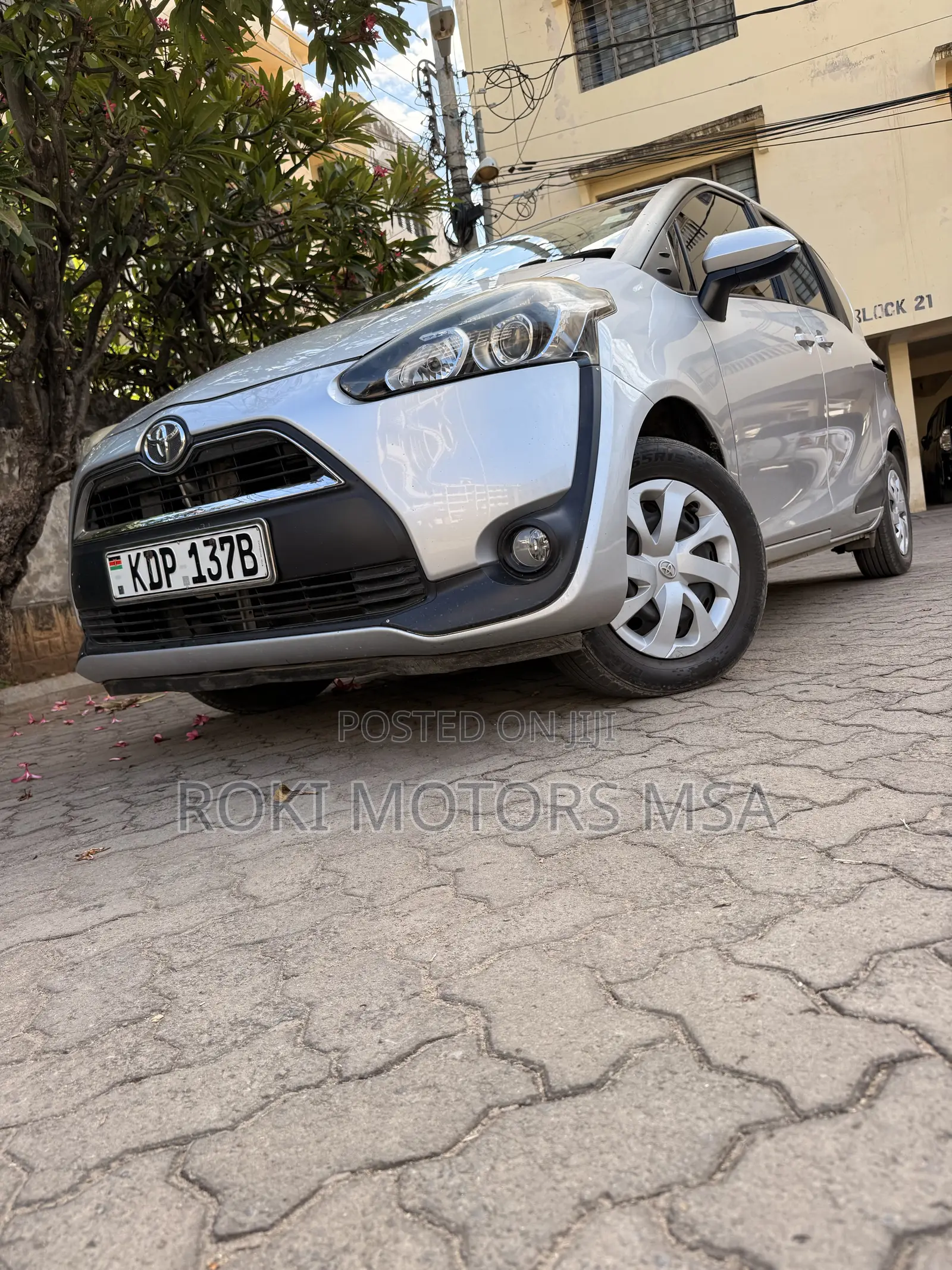 Toyota Sienta 2016 Silver