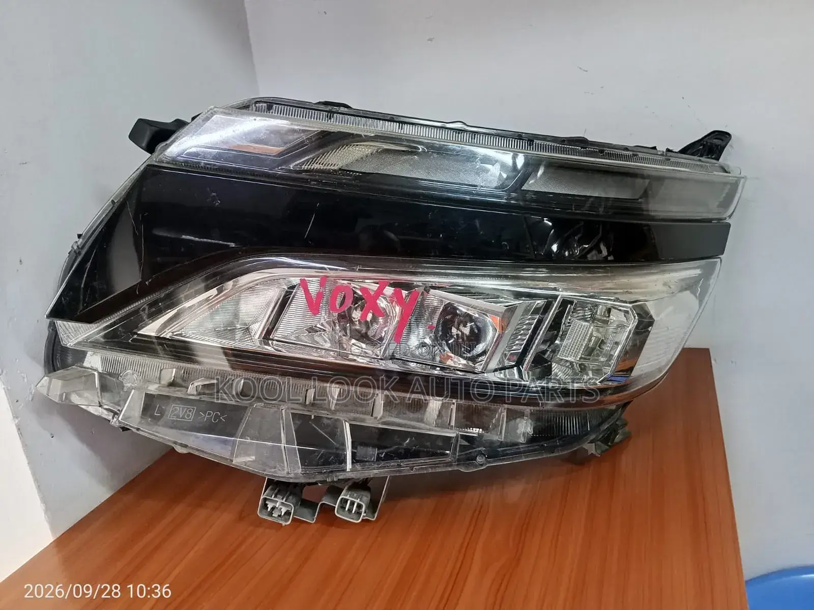 Voxy 2018 Xenon Headlight