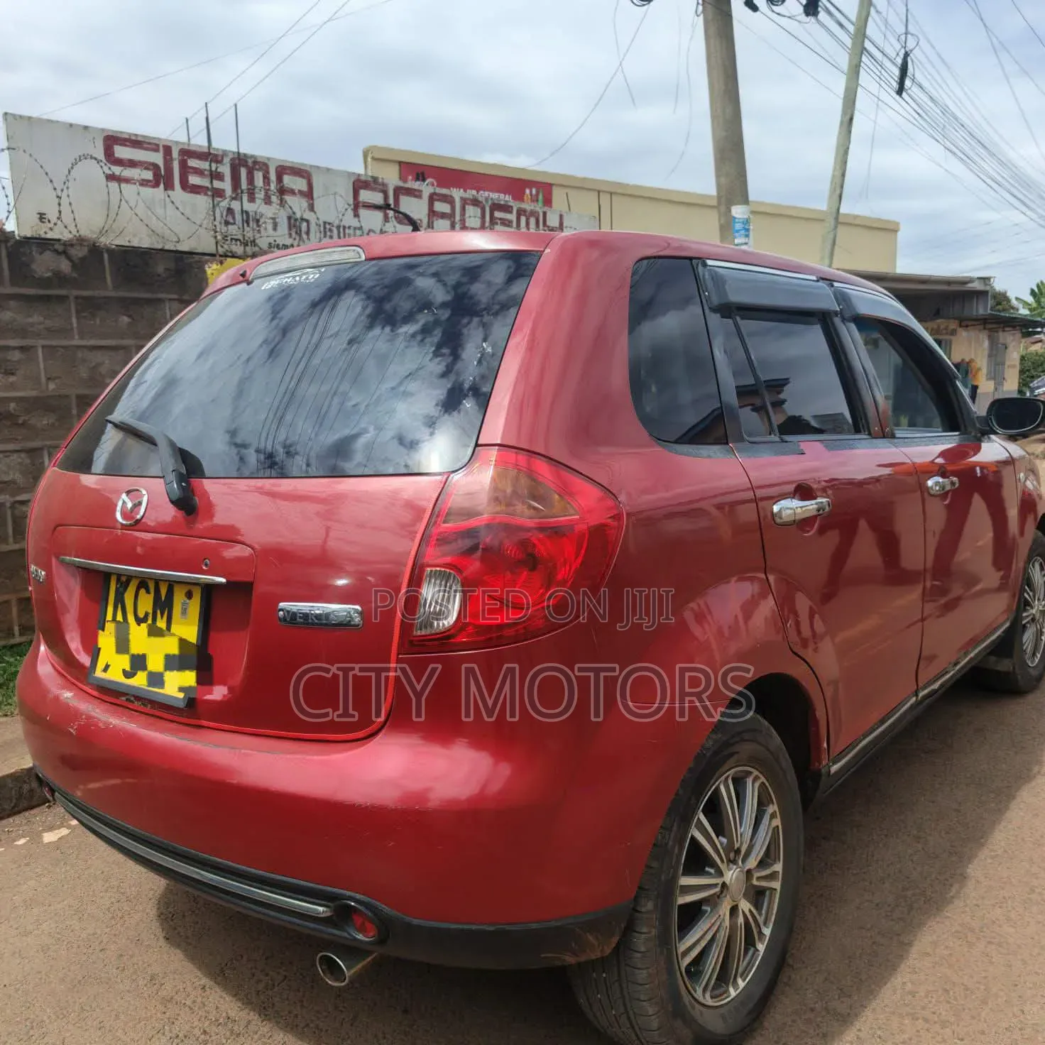 Mazda Verisa 2010 Red