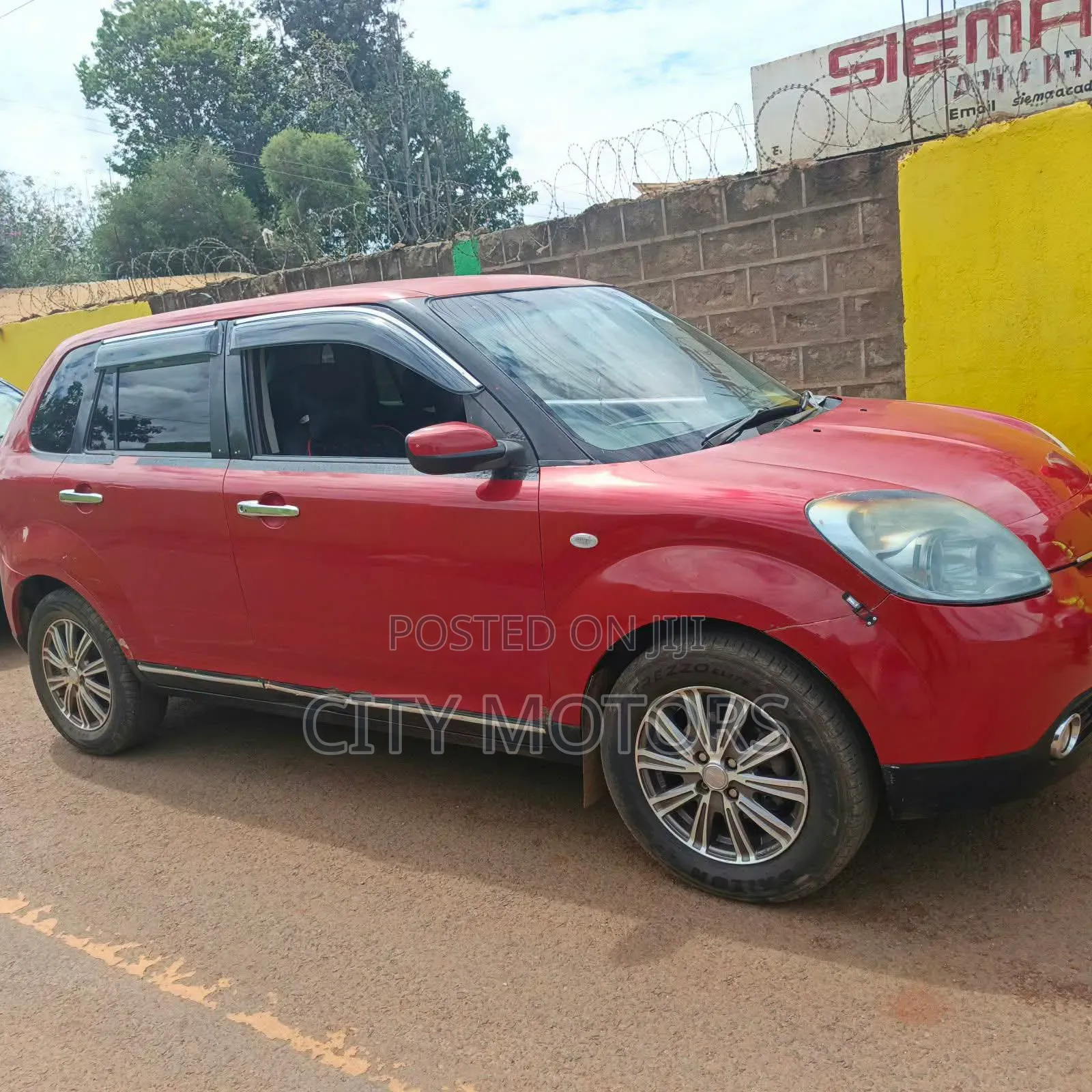 Mazda Verisa 2010 Red