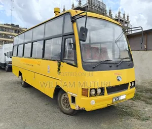 Mitsubishi Fuso Rosa 2014 Yellow