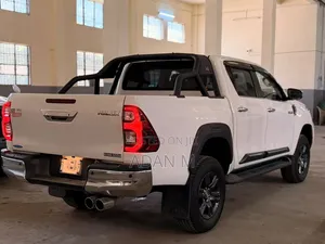 Toyota Hilux 2020 White