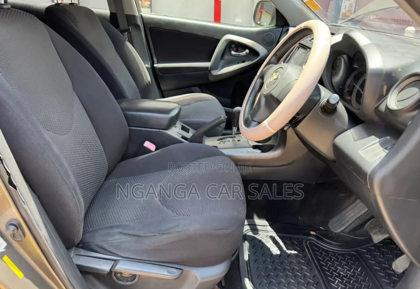 Toyota RAV4 2010 Brown