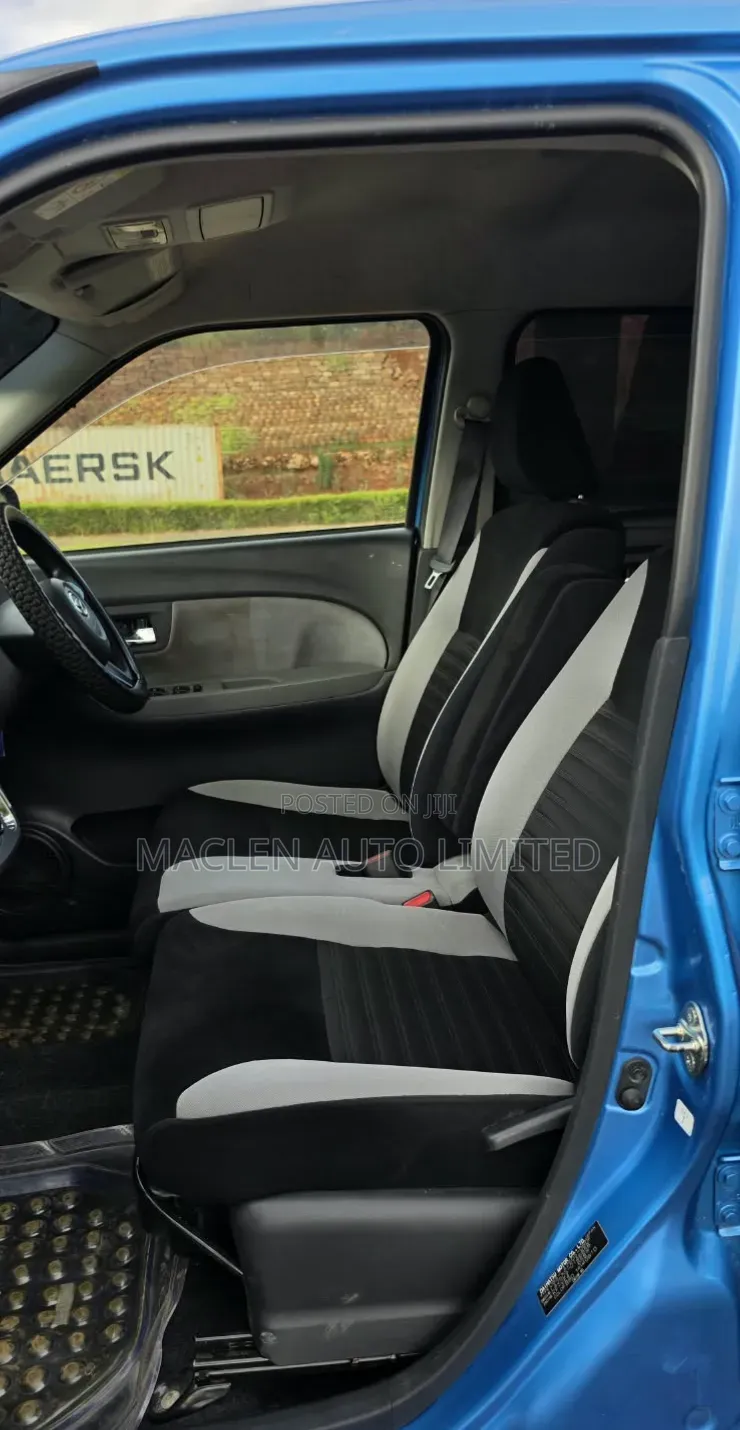 Daihatsu Cast 2018 Blue