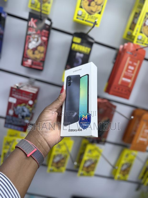 New Samsung Galaxy A06 64 GB Black - thumbnail 3