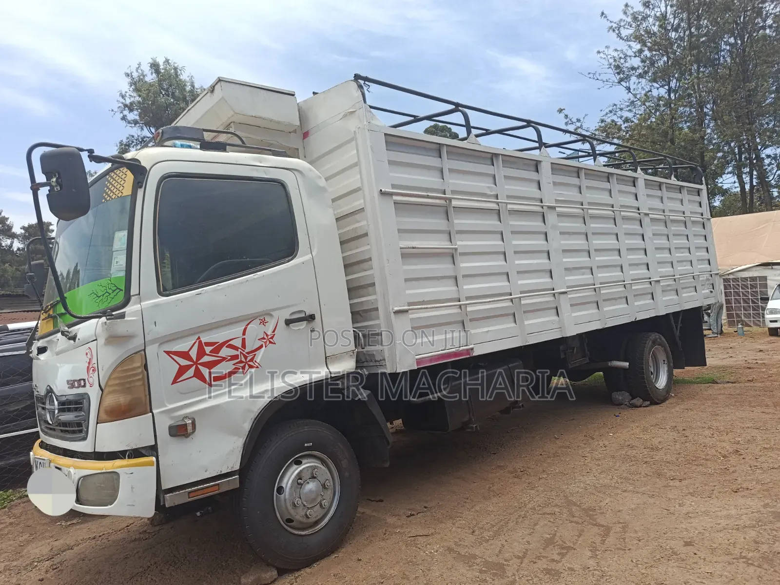 Hino Hino Dutro 2014 White
