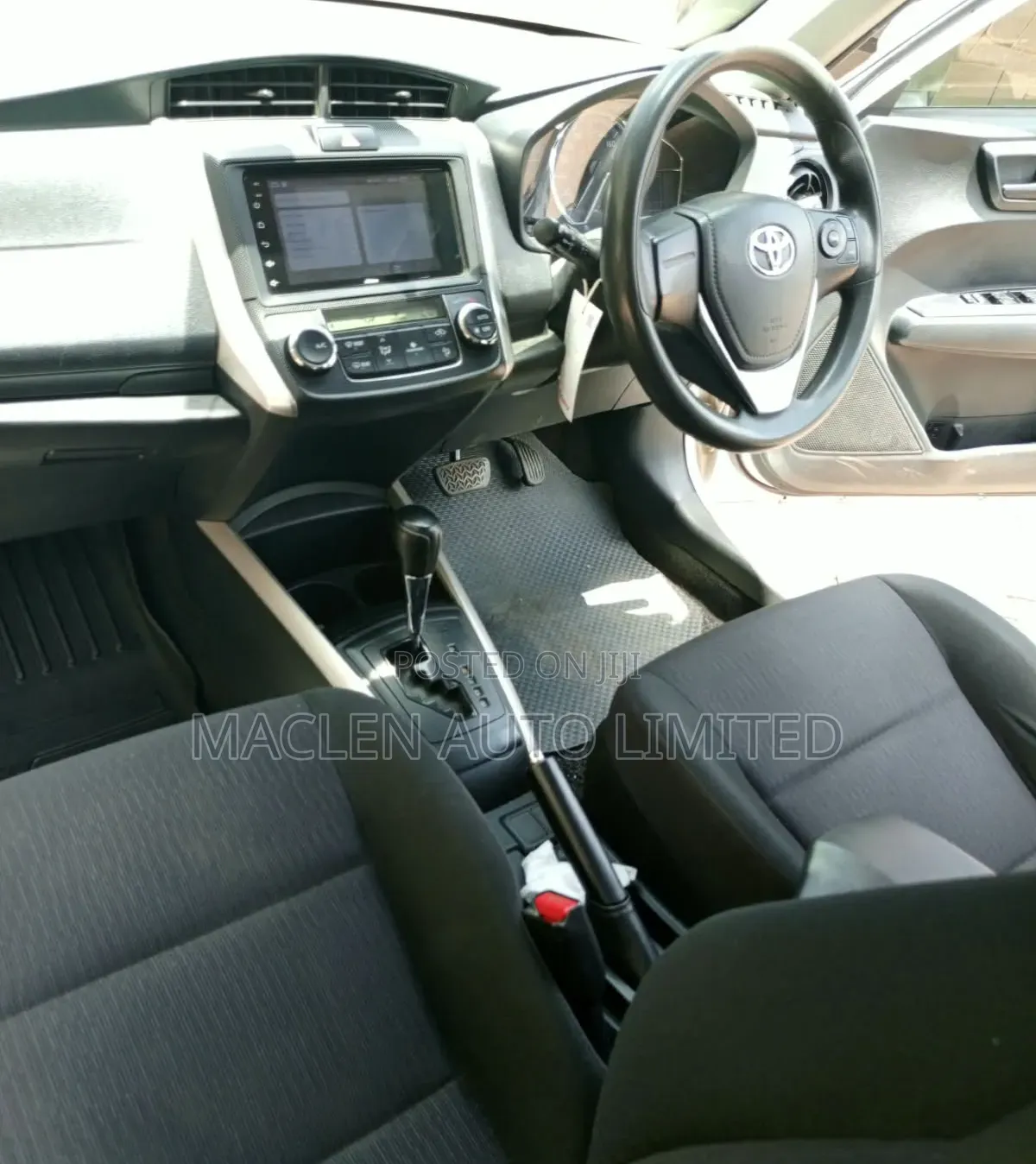 Toyota Corolla Fielder 2017 Silver