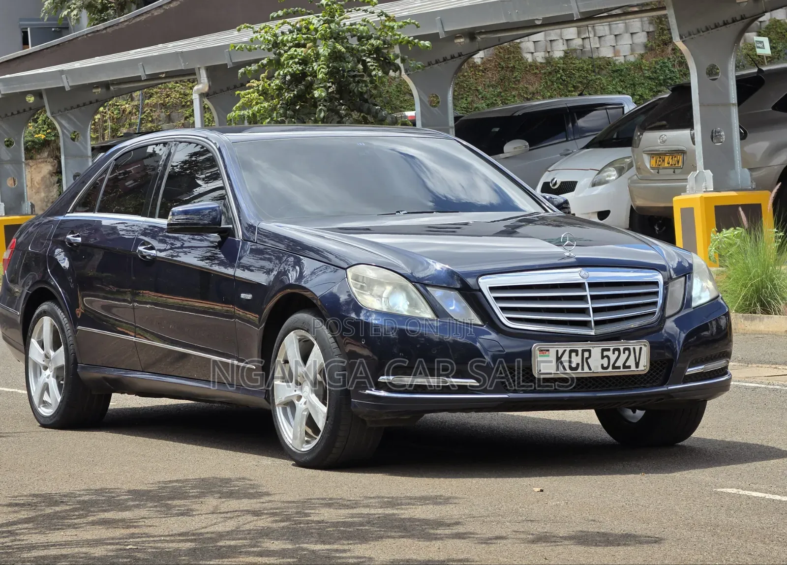 Mercedes-Benz E200 2012 Blue
