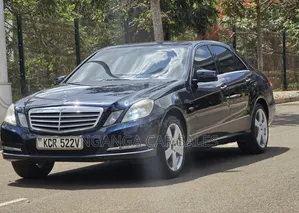 Mercedes-Benz E200 2012 Blue