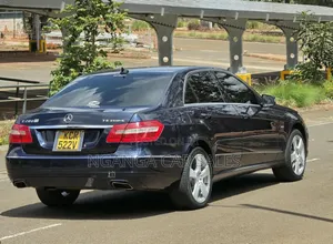 Mercedes-Benz E200 2012 Blue